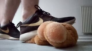 Teenager Nike Roshe Run Shoeplay with Hairy Man Teddy