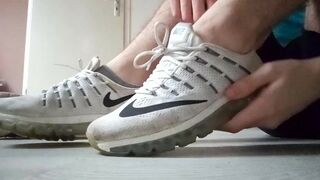 Teenager Nike Air Shoeplay