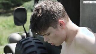 Jaro Stone Y Will Simon Cojen En El Campo