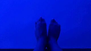 Mis pies en tus sueños