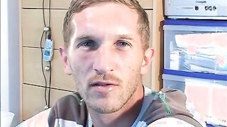 Monstrous manmeat of str8 parent in the mitts of a dude.