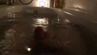Youthful fellow takes a tub with candles and jizm there