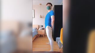 Twunk in ballet suit wanks and cums