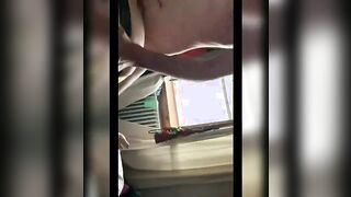 Mentre me lo succhia prende in donk il cazzo del mio amico etero curioso