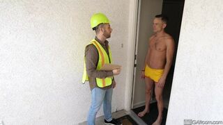 SHOWERBAIT Tech Man Gets Booty Packed With Fuckpole In The Bathroom