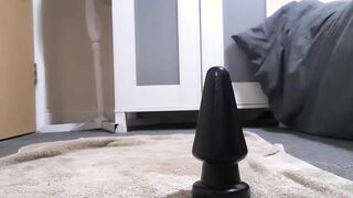 Greedy culo getting opened up by a adorable ass butt-plug