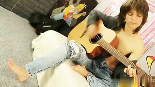 lad Munches His marvelous Guy-Lava