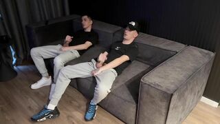 2 BUDDIES MASTURBATING OFF TOGETHER