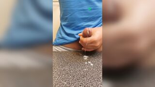 Bumili ako sa palengke ng walang brief dami tingin sa akin . pag uwi ko na jakol ako.