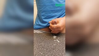 Bumili ako sa palengke ng walang brief dami tingin sa akin . pag uwi ko na jakol ako.