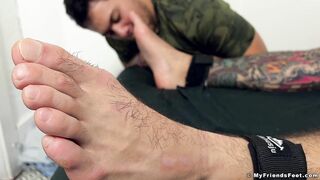 Muscular hairy man Vinni adored and tickled by Dan