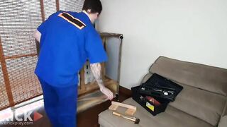 Erick Diaz bonks His Customer