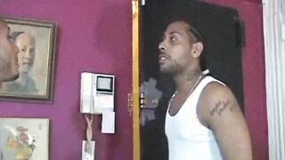 Fuego En El Barrio - Fire In The Surroundings