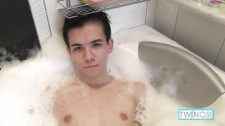 Lean Guiltless Youngster Xander H Deep Frigs His Donk And Jacks Off!