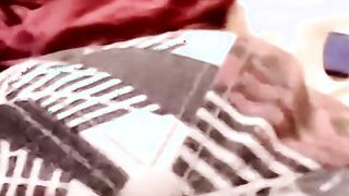 Heterosexual fellow faps off before his stud trunk gets fellatio'ed