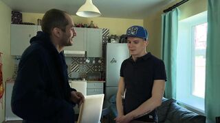 Oliver did not hope such a marvelous courier to bring him pizza, on which he got a lollipop -305