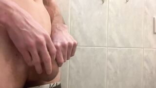 Youthful man faps off his gigantic beefstick and spunks