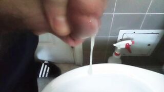 My spectacular hetero brother urinating and spunking