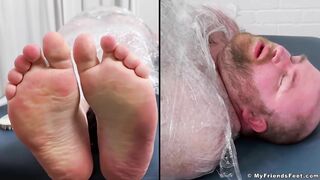 MyFriendsFeet: Tommy Bearhama gets mummified and sniggers with soles kittles