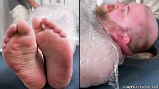 MyFriendsFeet: Tommy Bearhama gets mummified and sniggers with soles kittles