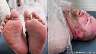 MyFriendsFeet: Tommy Bearhama gets mummified and sniggers with soles kittles