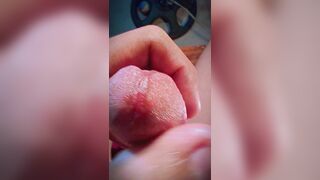 Stud who rubs and strokes until he has a pleasant popshot