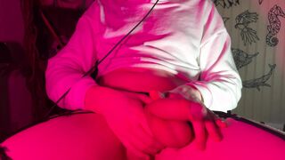 Femboy gooning his oversized meatpipe until he jizzes all over. Utter sensational vid.