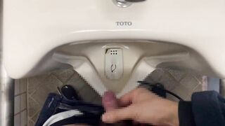 I masturbated in wc during the picnic.