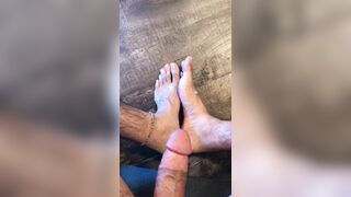 Jizz on My Soles and Feet Jerk Off Instructions