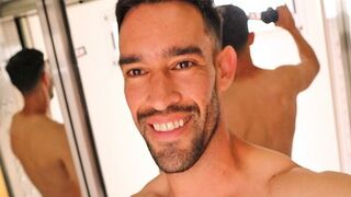 Supah-boinking-super-steamy fitness dude walks naked on ass-pipe, elevator and goes to the street door. RISKY