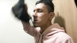 Puta recibe follada en la boca