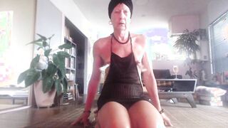 JIJI's  idle  DALLIANCE